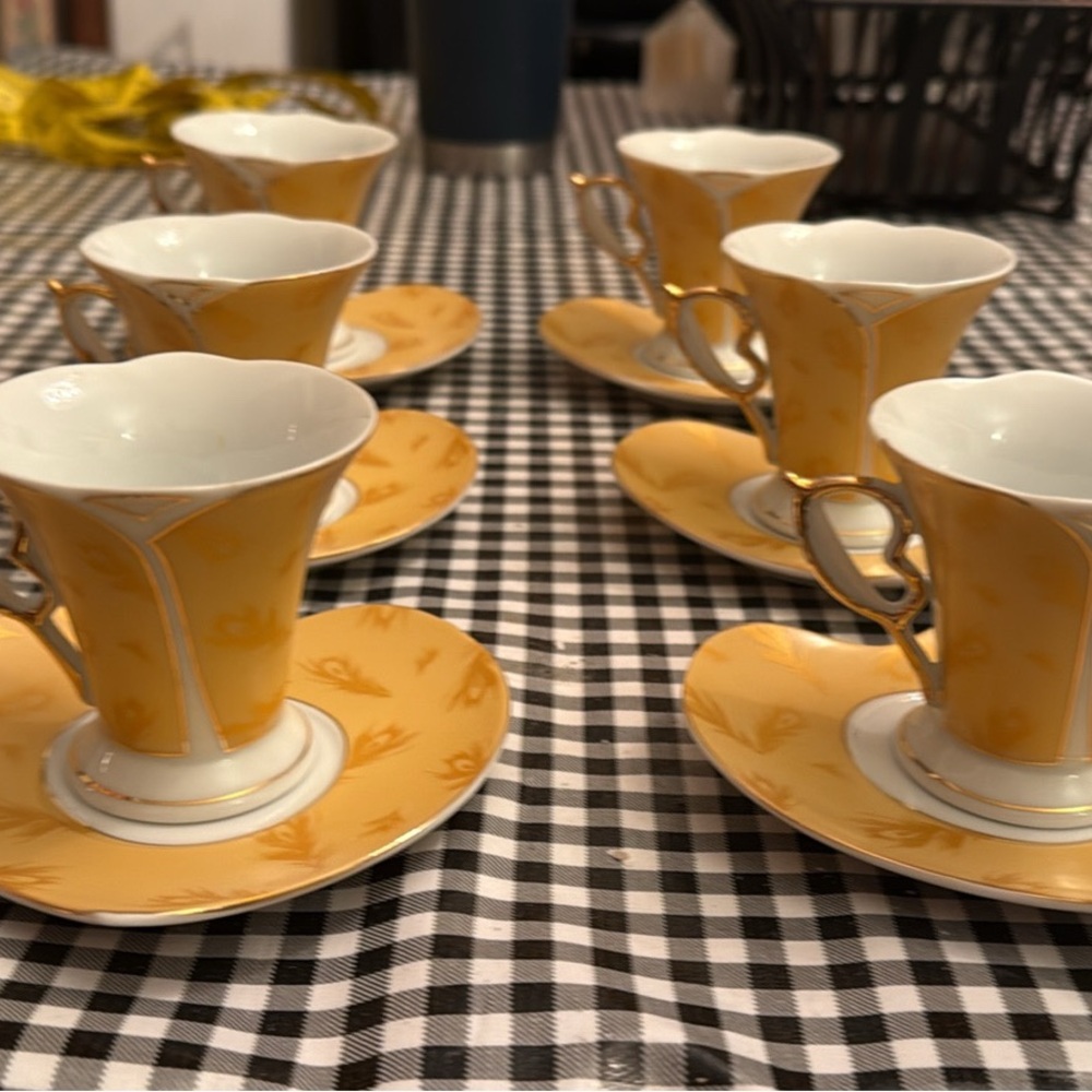 Porcelain Gold Espresso Cups & Saucers with Elegant Design - set of 6